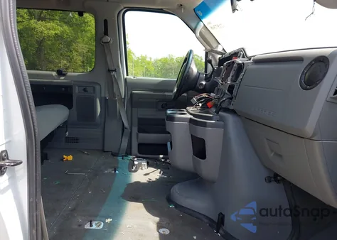 2010 Ford E-350 Super Duty Xl/Xlt z USA, uszkodzony, nr VIN 1FBSS3BL9ADA64208